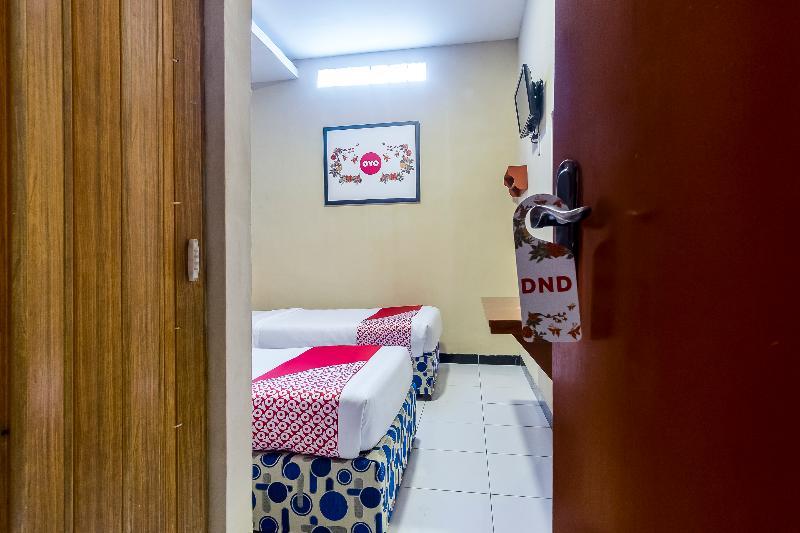 Urbanview Hotel Syariah Residence Medan By Reddoorz Exterior photo